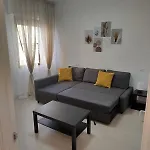 Appartamento Con 2 Camere, Parcheggio E Terrazza